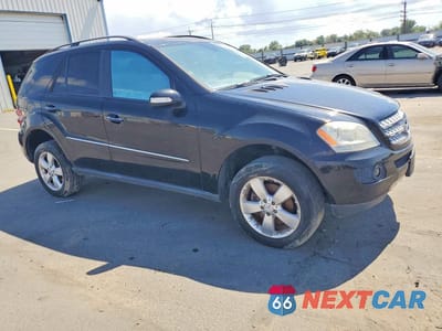 Czwarte zdjęcie samochodu z boku: 2007 MERCEDES-BENZ ML 500 VIN:4JGBB75E07A207844 - miniatura