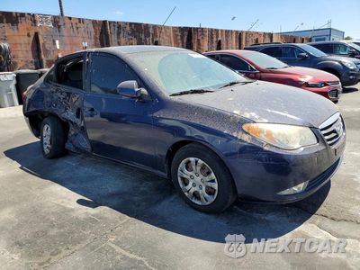 Czwarte zdjęcie samochodu z boku: 2010 HYUNDAI ELANTRA GLS VIN:KMHDU4AD5AU116962 - miniatura