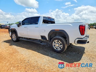 Drugie zdjęcie samochodu z przodu: 2021 GMC SIERRA K2500 DENALI VIN:1GT49REY2MF274300 - miniatura