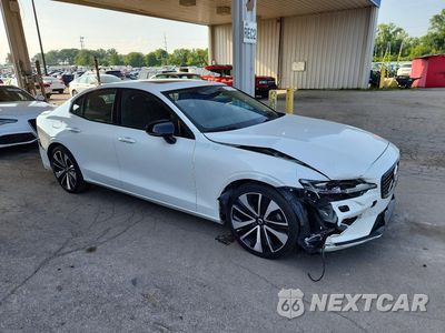 Czwarte zdjęcie samochodu z boku: 2022 VOLVO S60 B5 MOMENTUM VIN:7JRL12FZ2NG156083 - miniatura