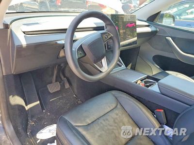Zdjęcie 8 z 13 samochodu: 2026 TESLA MODEL Y VIN:7SAYGDEE2TF365315 - miniatura