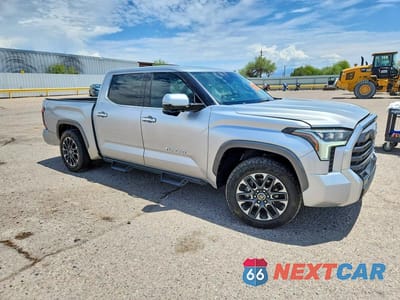 Czwarte zdjęcie samochodu z boku: 2022 TOYOTA TUNDRA CREWMAX LIMITED VIN:5TFJA5DBXNX016859 - miniatura