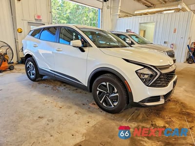 Czwarte zdjęcie samochodu z boku: 2023 KIA SPORTAGE LX VIN:KNDPUCAG8P7079970 - miniatura