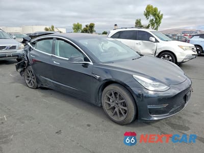 Czwarte zdjęcie samochodu z boku: 2018 TESLA MODEL 3 VIN:5YJ3E1EA8JF044109 - miniatura