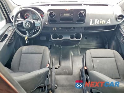 Zdjęcie 8 z 12 samochodu: 2019 MERCEDES-BENZ SPRINTER 2500/3500 DELIVERY VAN VIN:WD4PF1CD1KP148918 - miniatura