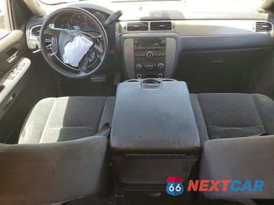 Zdjęcie 8 z 13 samochodu: 2008 CHEVROLET SUBURBAN C1500 LS VIN:3GNFC16048G192892 - miniatura