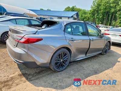 Trzecie zdjęcie samochodu z tyłu: 2025 TOYOTA CAMRY SE VIN:4T1DBADK0SU526455 - miniatura