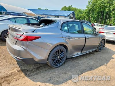 Trzecie zdjęcie samochodu z tyłu: 2025 TOYOTA CAMRY SE VIN:4T1DBADK0SU526455 - miniatura
