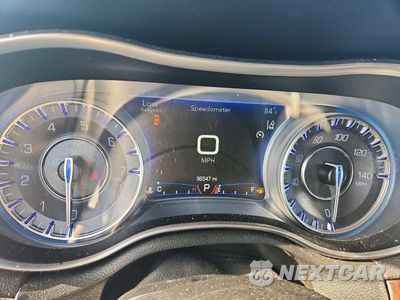 Zdjęcie 9 z 13 samochodu: 2018 CHRYSLER 300 LIMITED VIN:2C3CCAEG4JH296237 - miniatura