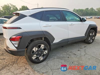 Trzecie zdjęcie samochodu z tyłu: 2025 HYUNDAI KONA SEL VIN:KM8HBCABXSU185955 - miniatura