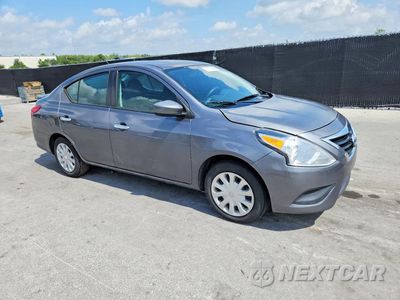 Czwarte zdjęcie samochodu z boku: 2019 NISSAN VERSA SV VIN:3N1CN7AP0KL879026 - miniatura