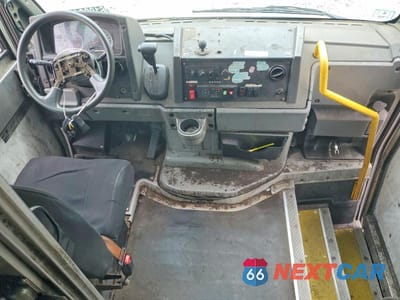 Zdjęcie 8 z 13 samochodu: 2013 ISUZU NPR HD - DELIVERY VAN VIN:JALB4T176D7W00009 - miniatura