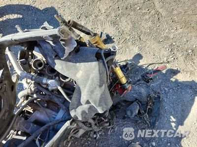 Zdjęcie 7 z 8 samochodu: 2005 HONDA CBR600 RR VIN:JH2PC37085M202363 - miniatura