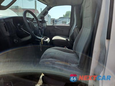 Zdjęcie 7 z 13 samochodu: 2017 GMC SAVANA BOX TRUCK VIN:1GD37TCG7H1157674 - miniatura