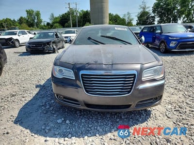 Piąte zdjęcie samochodu w środku: 2013 CHRYSLER 300 VIN:2C3CCAKT5DH733054 - miniatura
