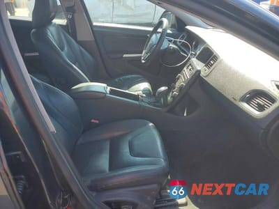 Piąte zdjęcie samochodu w środku: 2013 VOLVO S60 T5 VIN:YV1612FS5D1212771 - miniatura
