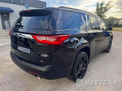 Trzecie zdjęcie samochodu z tyłu: 2021 CHEVROLET TRAVERSE LT VIN:1GNERGKW7MJ168621 - miniatura