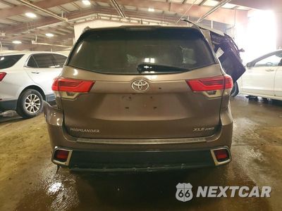 Zdjęcie 6 z 12 samochodu: 2017 TOYOTA HIGHLANDER XLE VIN:5TDJZRFH5HS358909 - miniatura
