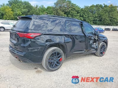 Trzecie zdjęcie samochodu z tyłu: 2022 CHEVROLET TRAVERSE PREMIER VIN:1GNEVKKW5NJ188320 - miniatura