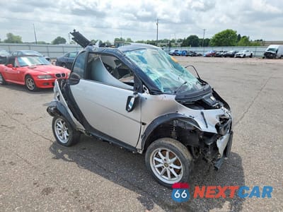 Czwarte zdjęcie samochodu z boku: 2008 SMART FORTWO PURE VIN:WMEEJ31X98K139058 - miniatura