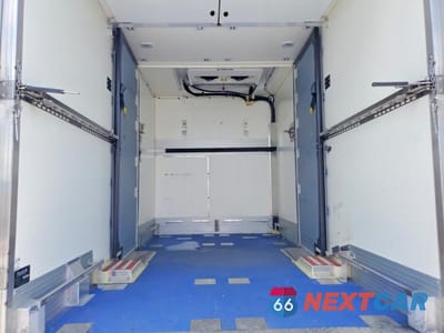 Zdjęcie 6 z 12 samochodu: 2023 FORD E350 REFRIGERATED BOX TRUCK VIN:1FDWE3FK6PDD14711 - miniatura