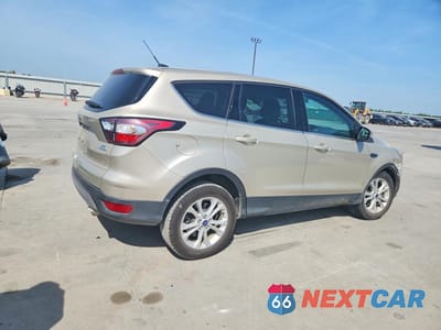 Trzecie zdjęcie samochodu z tyłu: 2017 FORD ESCAPE SE VIN:1FMCU0GD6HUE22770 - miniatura
