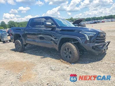 Czwarte zdjęcie samochodu z boku: 2022 TOYOTA TUNDRA SR5 VIN:5TFLA5DB9NX042815 - miniatura