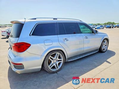 Trzecie zdjęcie samochodu z tyłu: 2016 MERCEDES-BENZ GL 550 4MATIC VIN:4JGDF7DE4GA672030 - miniatura