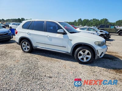Czwarte zdjęcie samochodu z boku: 2011 BMW X5 XDRIVE35I VIN:5UXZV4C55BL738075 - miniatura