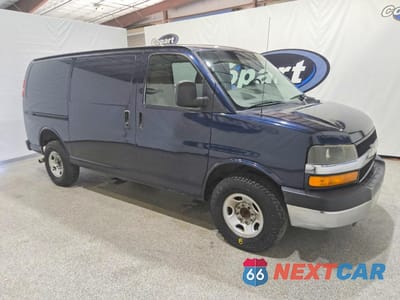 Czwarte zdjęcie samochodu z boku: 2011 CHEVROLET EXPRESS G2500 VIN:1GCWGFCA8B1174019 - miniatura