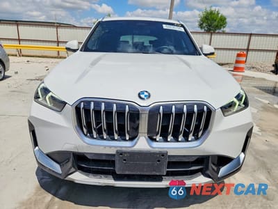 Piąte zdjęcie samochodu w środku: 2025 BMW X1 XDRIVE28I VIN:WBX73EF03S5090165 - miniatura