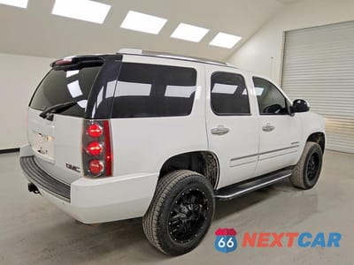 Trzecie zdjęcie samochodu z tyłu: 2013 GMC YUKON DENALI VIN:1GKS2EEFXDR300955 - miniatura