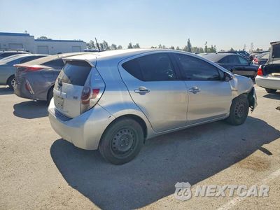 Trzecie zdjęcie samochodu z tyłu: 2012 TOYOTA PRIUS C THREE VIN:JTDKDTB37C1024056 - miniatura
