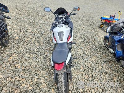 Zdjęcie 6 z 9 samochodu: 2013 YAMAHA FZ6R VIN:JYARJ18Y6DA002335 - miniatura