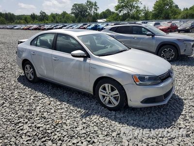 Czwarte zdjęcie samochodu z boku: 2013 VOLKSWAGEN JETTA HYBRID VIN:3VW637AJ6DM269864 - miniatura