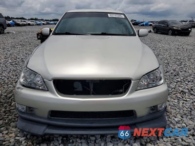 Piąte zdjęcie samochodu w środku: 2001 LEXUS IS 300 VIN:JTHBD182910030381 - miniatura