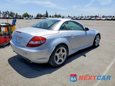 Trzecie zdjęcie samochodu z tyłu: 2005 MERCEDES-BENZ SLK 350 VIN:WDBWK56F15F061177 - miniatura
