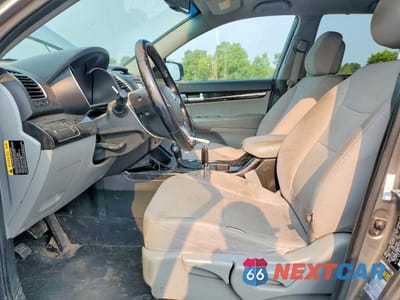 Zdjęcie 7 z 13 samochodu: 2014 KIA SORENTO LX VIN:5XYKTCA69EG450056 - miniatura