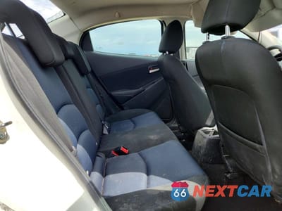 Zdjęcie 10 z 12 samochodu: 2019 TOYOTA YARIS LE VIN:3MYDLBYV2KY518822 - miniatura