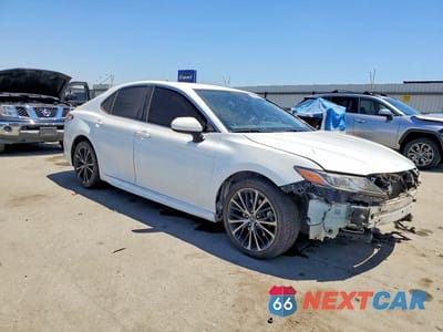 Czwarte zdjęcie samochodu z boku: 2020 TOYOTA CAMRY SE VIN:4T1G11AK6LU886819 - miniatura