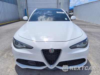 Piąte zdjęcie samochodu w środku: 2017 ALFA ROMEO GIULIA Q4 VIN:ZARFAEDN0H7542587 - miniatura