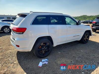 Trzecie zdjęcie samochodu z tyłu: 2015 JEEP GRAND CHEROKEE LAREDO VIN:1C4RJFAG2FC748050 - miniatura