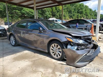 Czwarte zdjęcie samochodu z boku: 2023 TOYOTA CAMRY LE VIN:4T1C11AK0PU113221 - miniatura