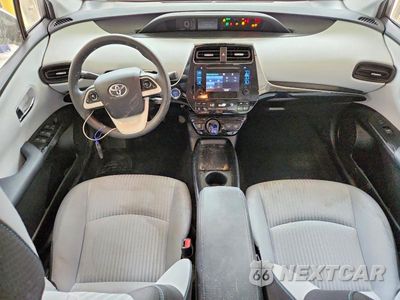 Zdjęcie 8 z 13 samochodu: 2018 TOYOTA PRIUS TWO ECO VIN:JTDKARFUXJ3060226 - miniatura