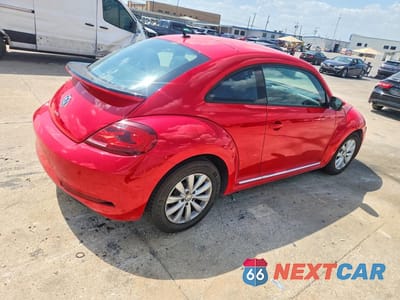 Trzecie zdjęcie samochodu z tyłu: 2019 VOLKSWAGEN BEETLE S VIN:3VWFD7AT4KM710810 - miniatura