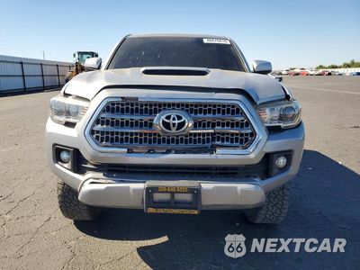 Piąte zdjęcie samochodu w środku: 2016 TOYOTA TACOMA TRD SPORT VIN:3TMAZ5CN1GM025947 - miniatura