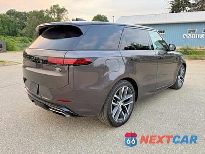 Czwarte zdjęcie samochodu z boku: 2023 LAND ROVER RANGE ROVER SPORT DYNAMIC SE VIN:SAL1L9FUXPA154724 - miniatura