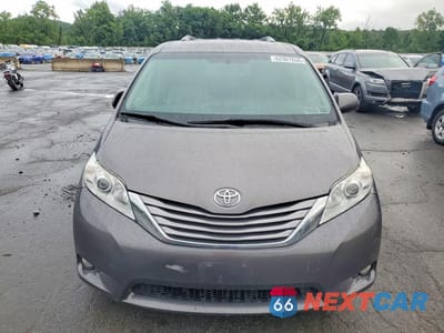 Piąte zdjęcie samochodu w środku: 2017 TOYOTA SIENNA XLE PREMIUM 8-PASSENGER VIN:5TDYZ3DC3HS890503 - miniatura