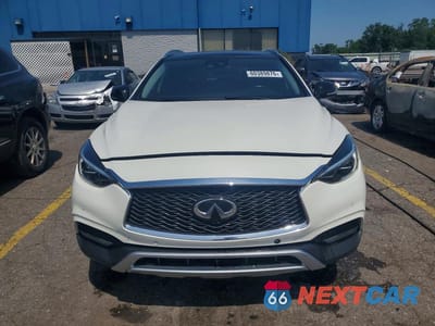 Piąte zdjęcie samochodu w środku: 2017 INFINITI QX30 PREMIUM VIN:SJKCH5CR0HA031250 - miniatura