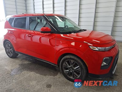 Czwarte zdjęcie samochodu z boku: 2021 KIA SOUL S VIN:KNDJ23AU1M7147491 - miniatura